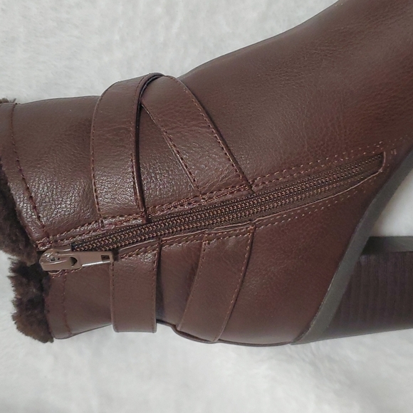 GUESS Dark brown Heeled Ankle Booties 7M (Ss39) - Picture 8 of 10